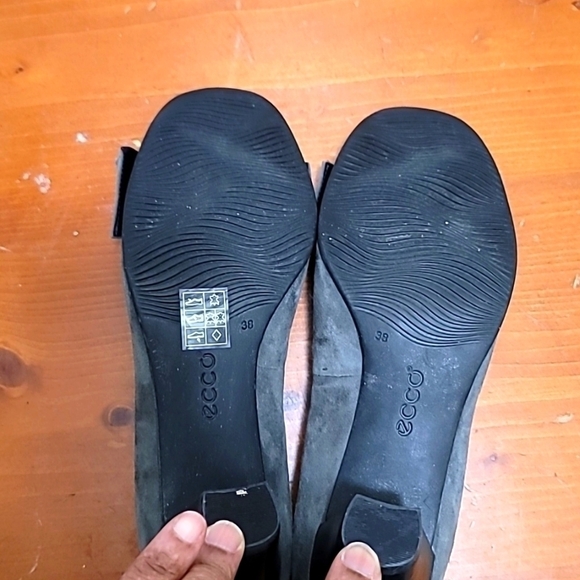 ECCO WOMEN'S GRAY SUEDE BOW BLOCK PUMPS HEEL SIZE 38 - Picture 8 of 10